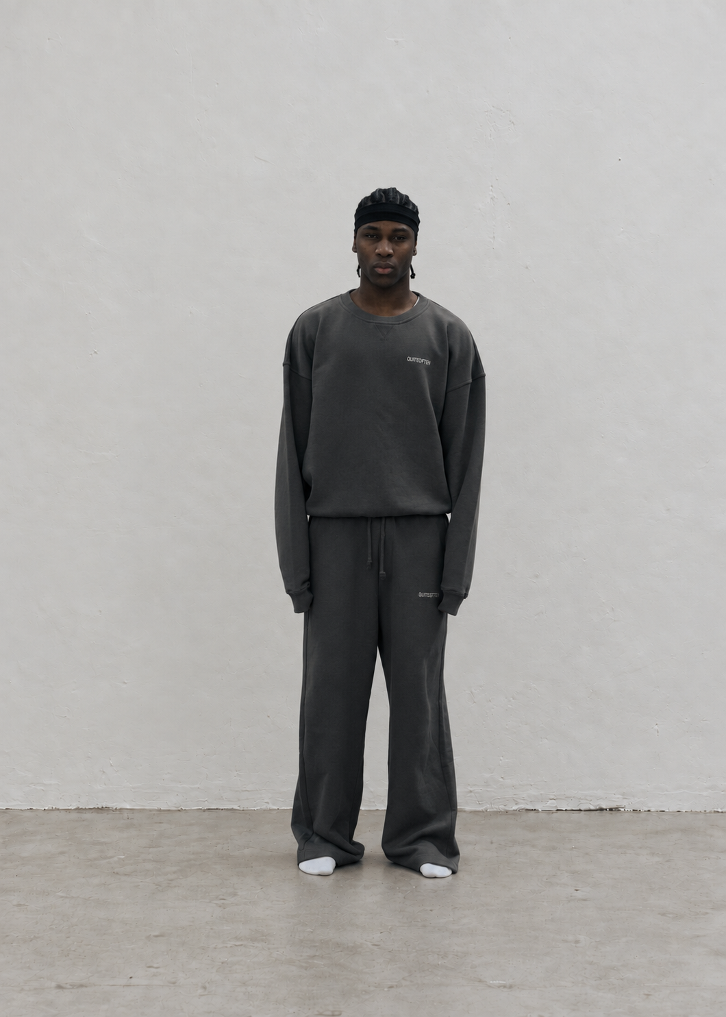 ANTHRACITE UNIFORM CREWNECK