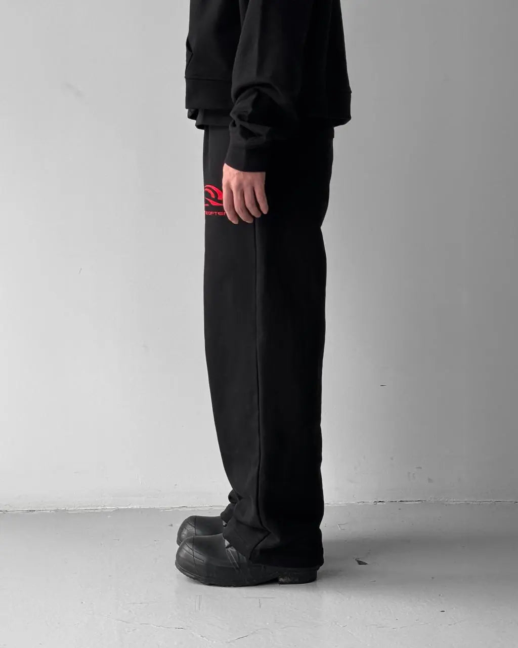 RED ON BLACK SPORTS LOGO SWEATPANTS