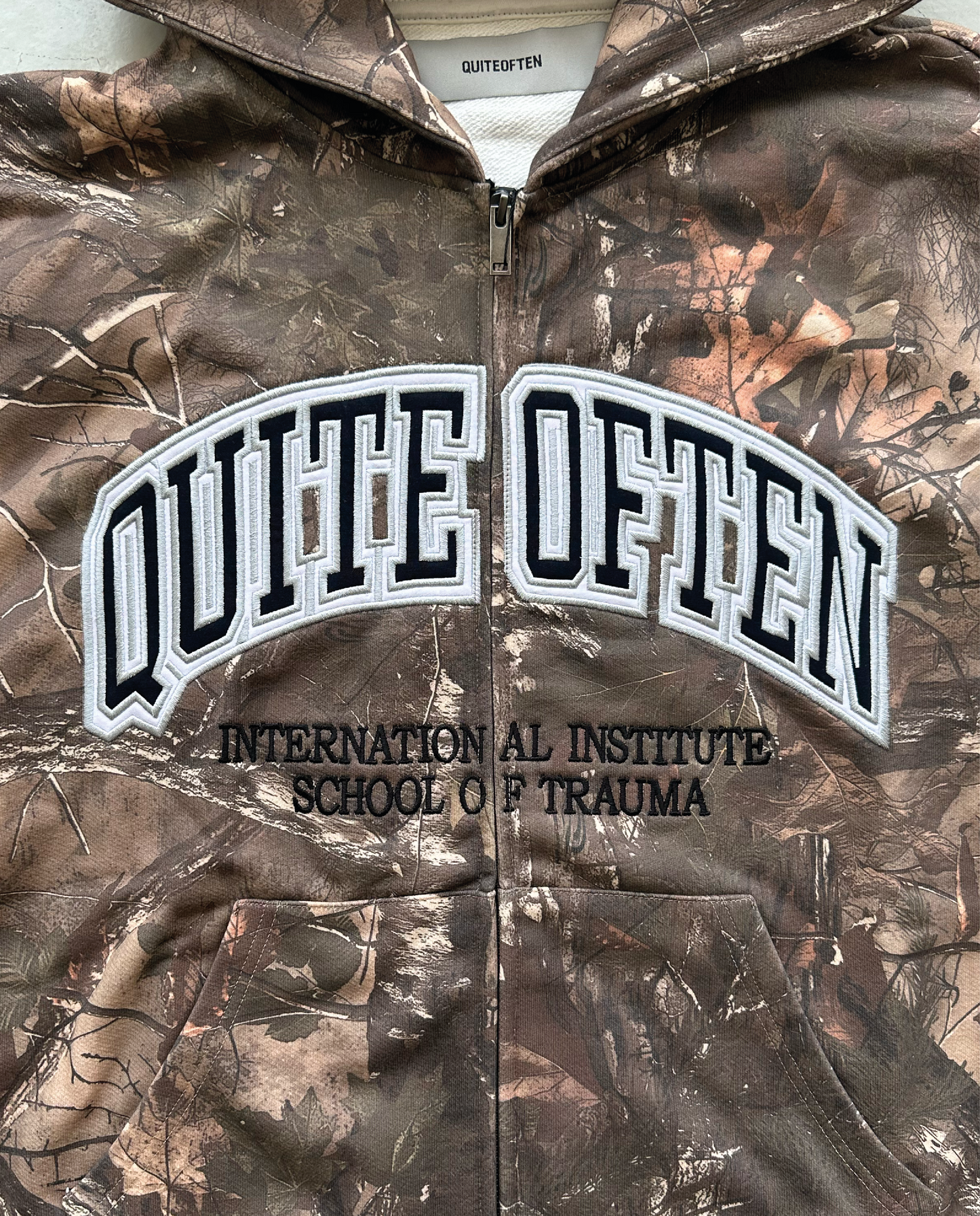 CAMO COLLEGE ZIP HOODIE