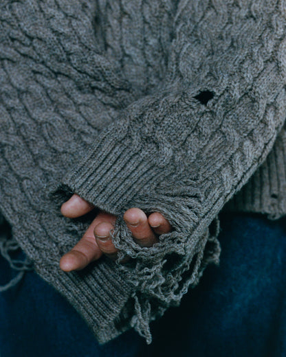 GREY DISTRESSED CABLE CREWNECK